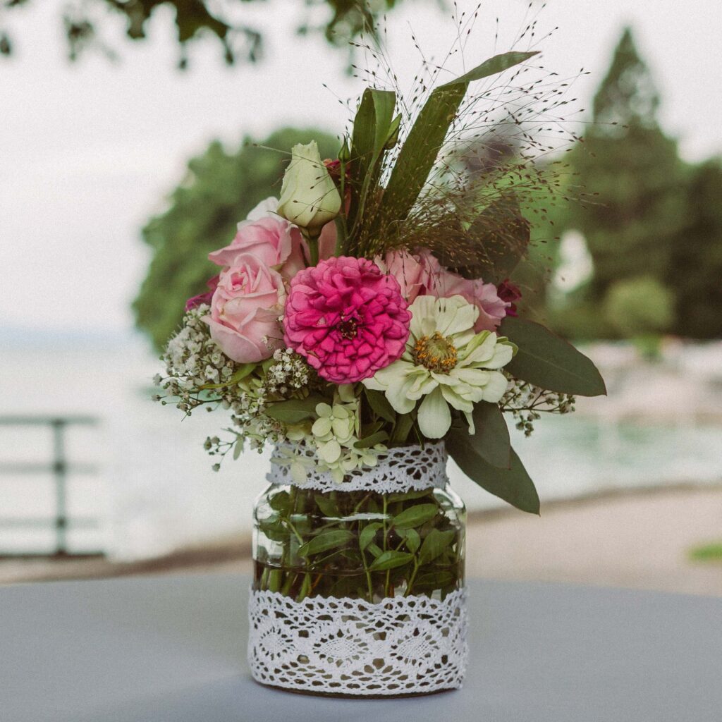 Fotograf Reutlingen Tübingen Hochzeit Paare Hochzeit Blumenstrauß auf dem Tisch